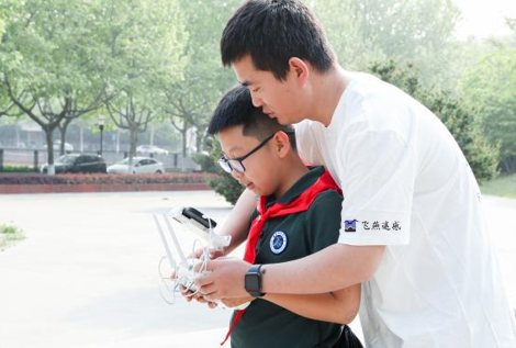 飛燕遙感攜手南京師范大學舉辦智慧地球科學小講堂：“行遠致遠、筑夢逐夢——教室在窗外”